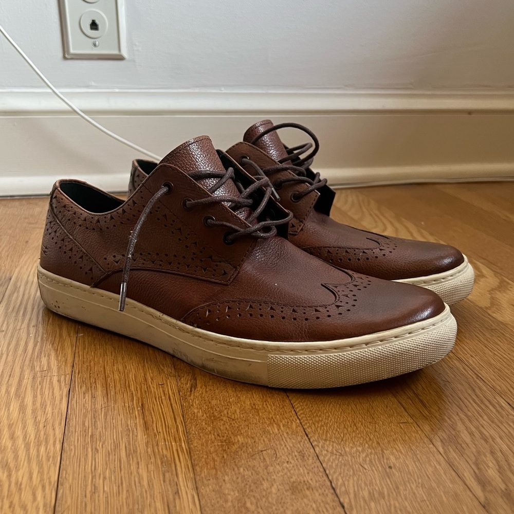 Uri Minkoff men’s brown leather dress shoe